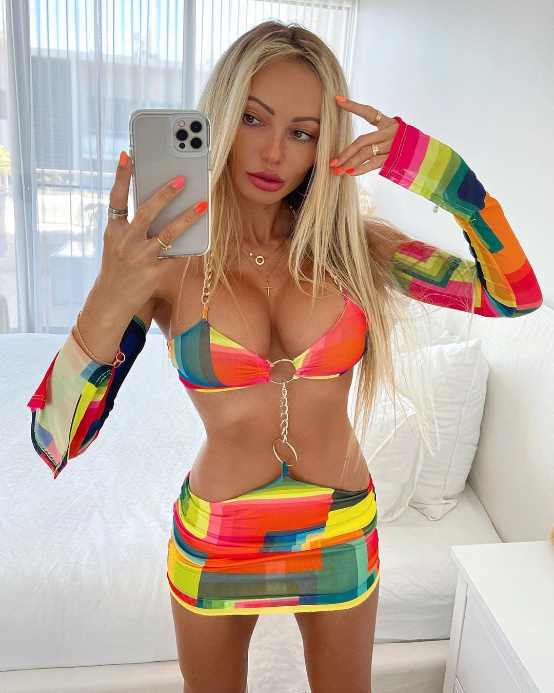 Women’s Sexy Bikini Three-Piece Set – Long Sleeve & Chic Two-Piece Swimsuit for Bold Beach Style.