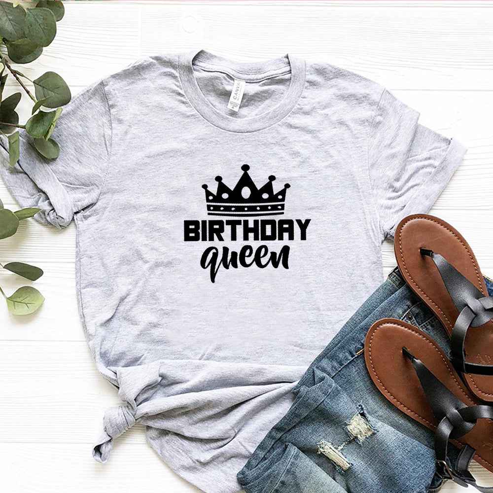 Women’s Queen Graphic Tee – Oversized Cotton T-Shirt for Casual or Birthday Party Look.