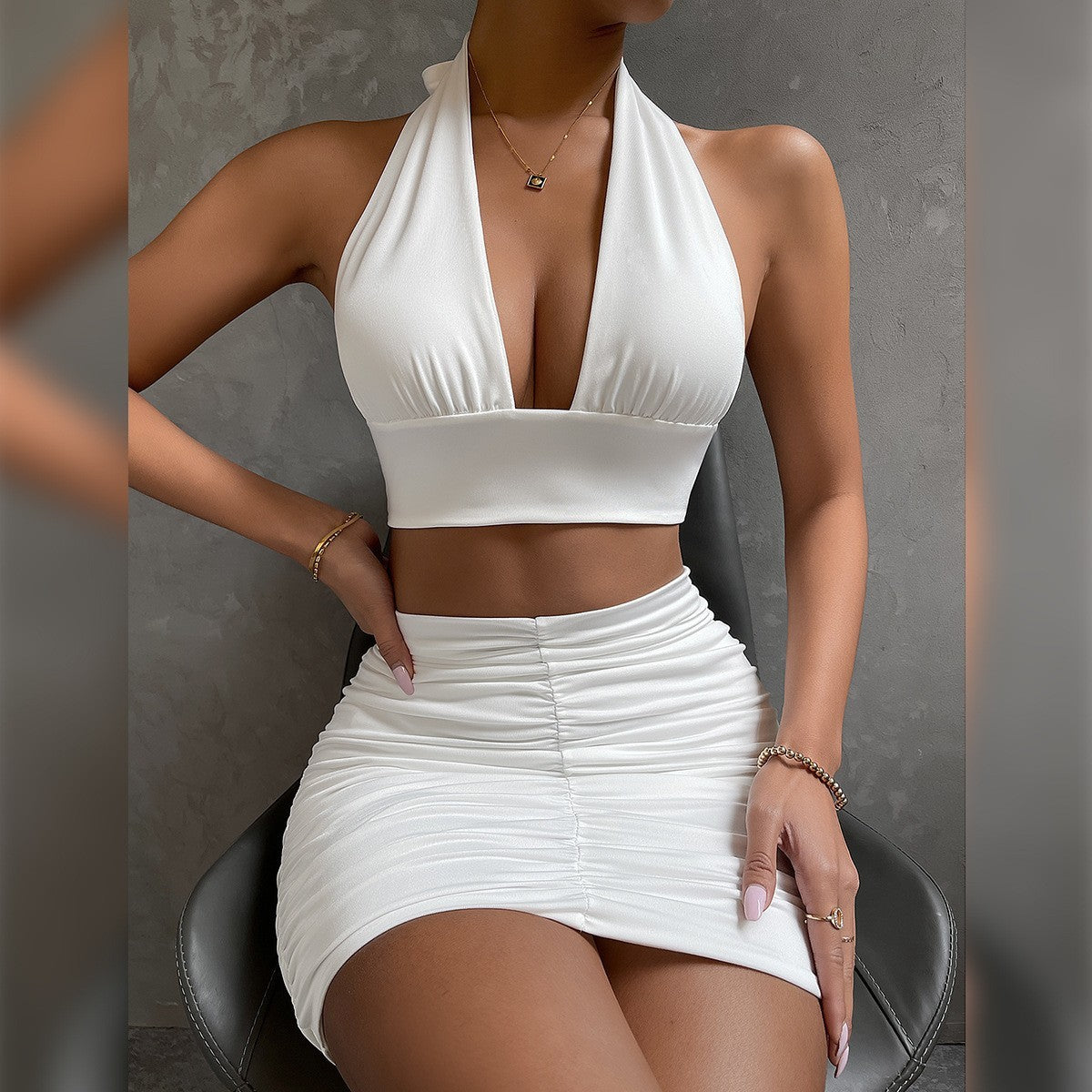 ✨ 2-Piece Women’s Halter Lace-Up Top & Pleated Skirt Set – Chic Hip-Covering Summer Outfit.