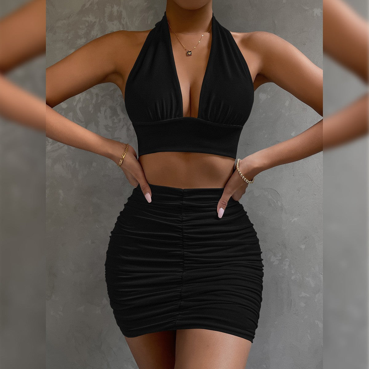 ✨ 2-Piece Women’s Halter Lace-Up Top & Pleated Skirt Set – Chic Hip-Covering Summer Outfit.